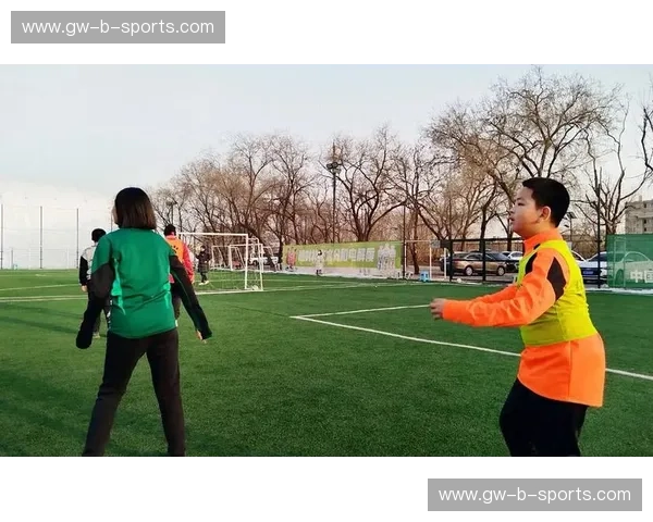 岭南灵动对阵齐鲁豪情：当越秀山的“美丽足球”撞上泰山的铁血意志